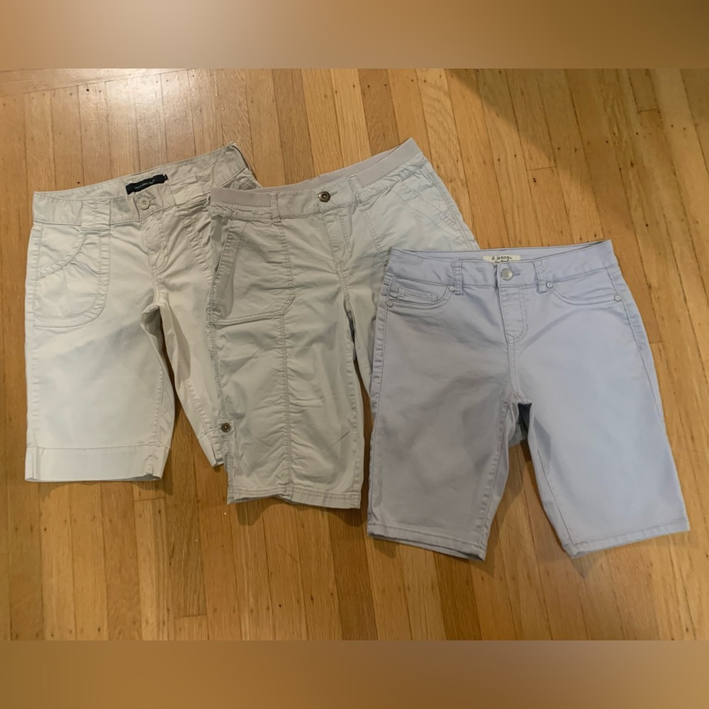 3 PAIR LONG SHORTS IN WOMENS SIZE 6- Calvin Klein/D.Jeans New York/Style & Co
